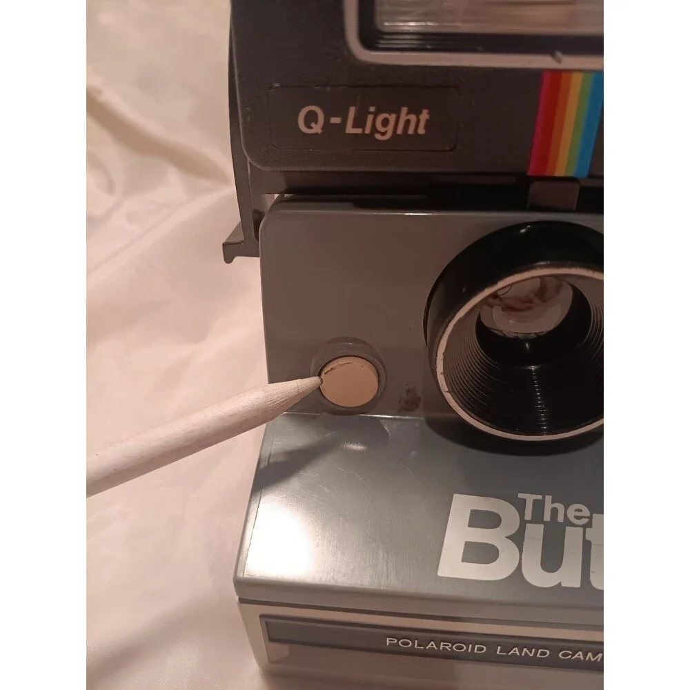 Vintage Polaroid The Button LAND CAMERA w/Q light FLASH  Uses SX-70 Film
